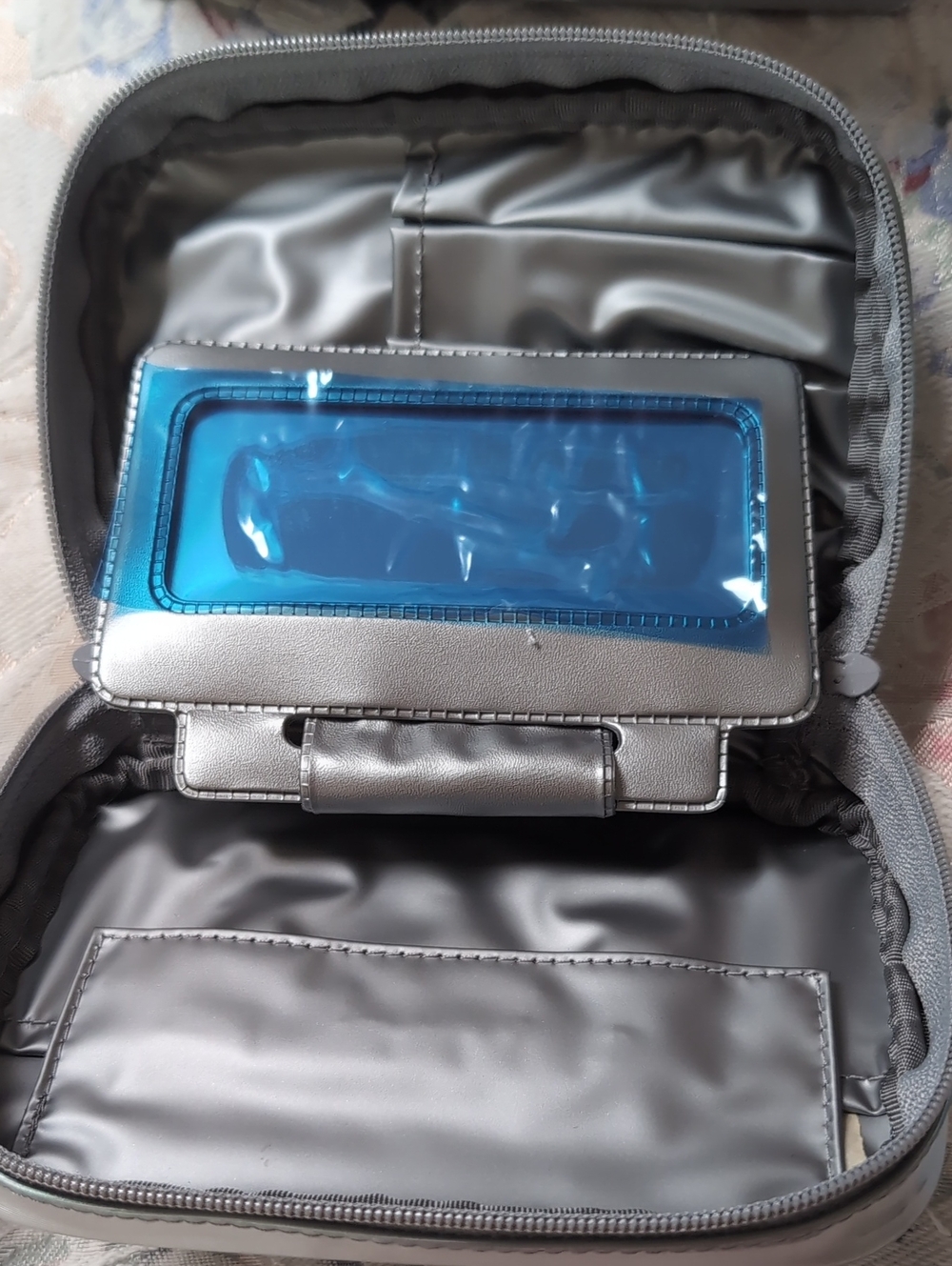 Color ID Makeup Case - Picture 3 of 3